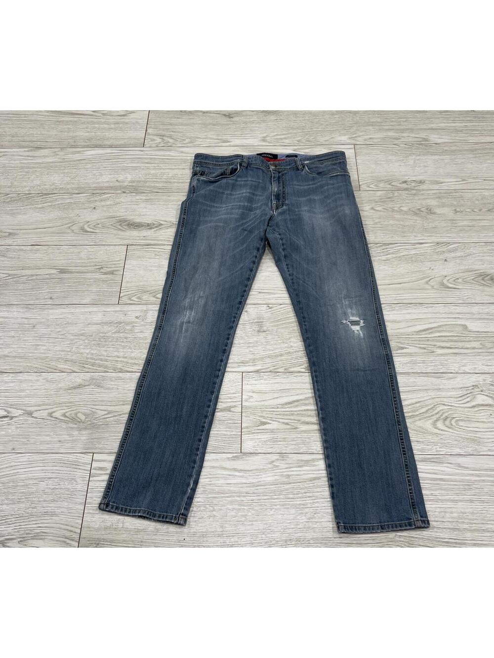 Ferrari Men's Light Wash Distressed Blue Jeans SIZE 35X33